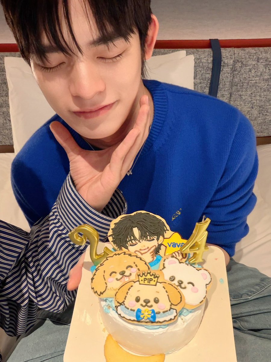 gyubwrik's tweet photo. #bday_boy anjo lindo (。ŏ﹏ŏ) https://t.co/x9nGWENykK
