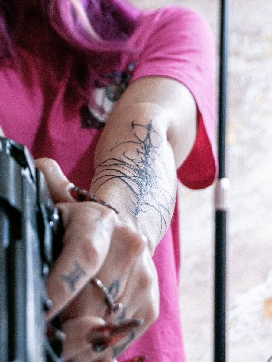 domenbar's tweet photo. NON DECORO. SEGNO.
#cybersigilism #cybersigilismtattoo #tattoo #fineline #finelinetattoo #fluxmax #kwadron https://t.co/BOpEvZDVAo