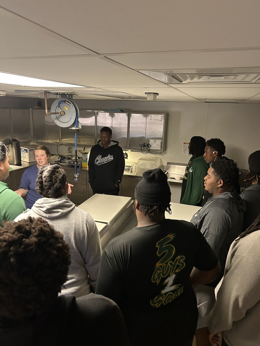 Steve_Wallace_2's tweet photo. OL went FISHING for Knowledge today!

Thank you KSU Aquaculture Research Center for having the OL come by! 

#Top3InTheNation
#Aquaculture 
#KYSU
#ThoroFamily https://t.co/HuacOgta6C