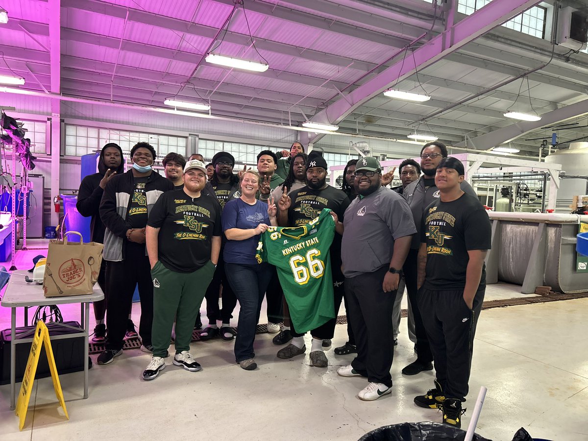 Steve_Wallace_2's tweet photo. OL went FISHING for Knowledge today!

Thank you KSU Aquaculture Research Center for having the OL come by! 

#Top3InTheNation
#Aquaculture 
#KYSU
#ThoroFamily https://t.co/HuacOgta6C