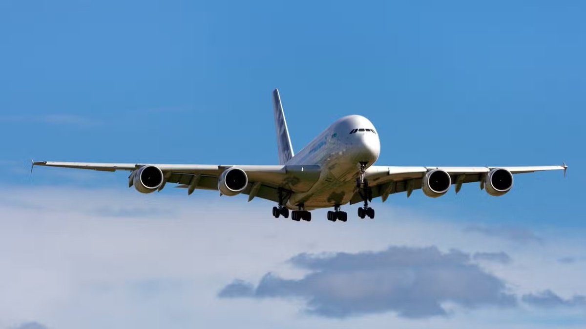 avtalk_asia's tweet photo. FAA Orders Airbus A380 Engine Replacements After Uncontained Failure Forces Aborted Takeoff

Read more at:
https://t.co/C9hWnyDYf6

#AviationTalk #aviationnews #avgeek #aviation #aviationindustry #aviationdaily https://t.co/anOF0E222x