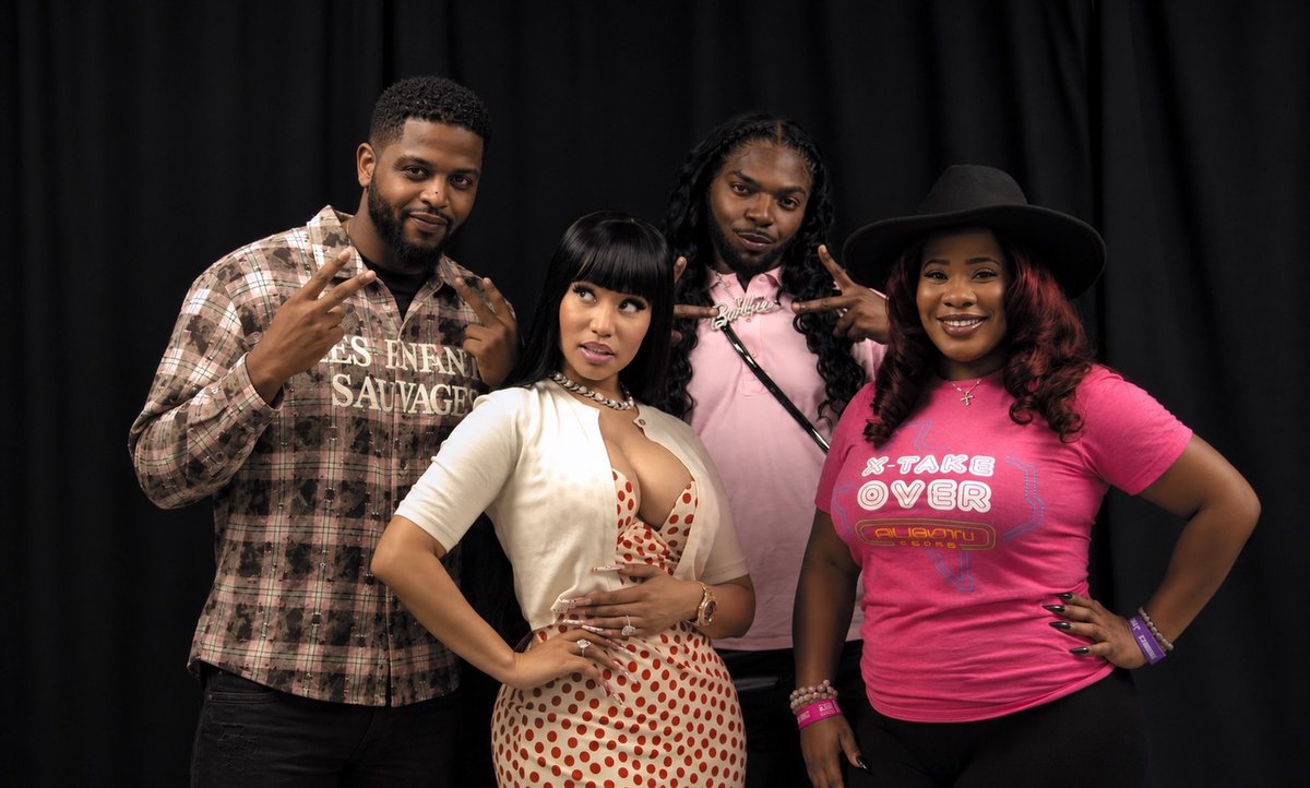 PinkFridayyHoe's tweet photo. loook @ my babyyyy @NICKIMINAJ https://t.co/8FqpZHdn4o