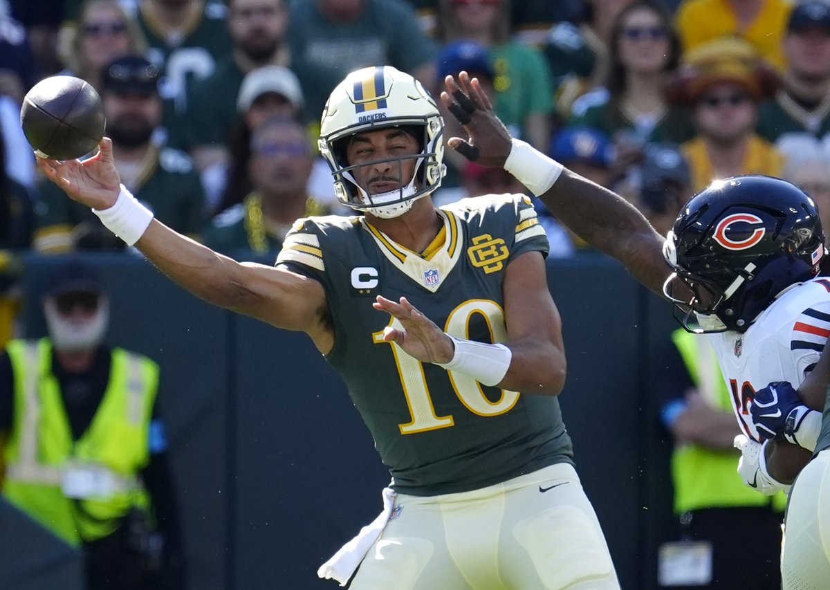 Pickswise's tweet photo. 30 minutes til kickoff! ⏰

Drop your favorite bet for today 👇

We'll start: Packers -1.5 ✍️ https://t.co/AuVWFr6Fuf