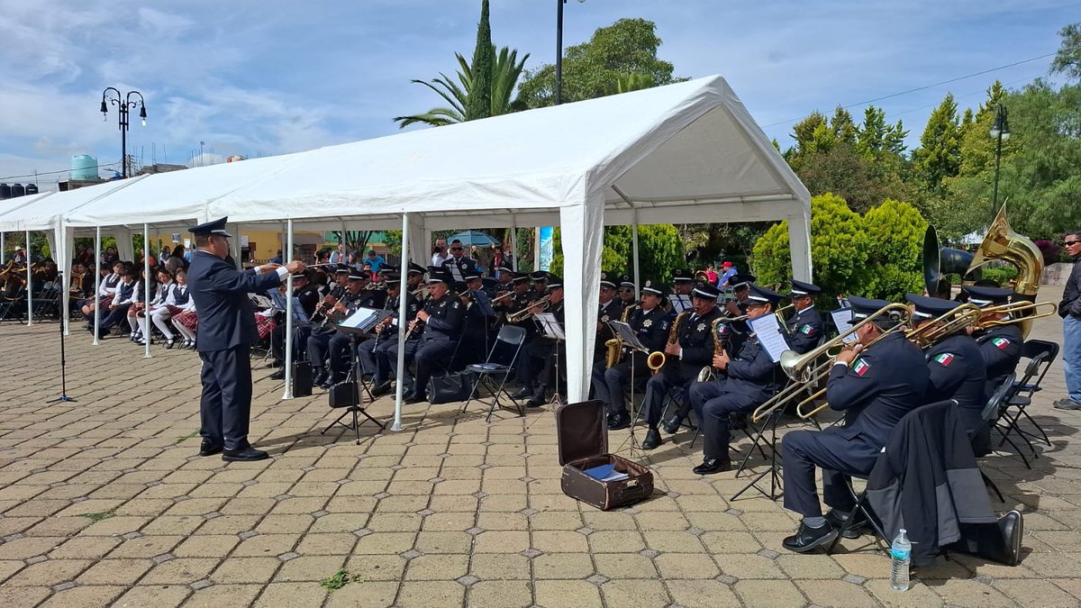SS_Edomex's tweet photo. 🎷🎺👮♀️ Se llevó a cabo la presentación de la Banda Sinfónica de la #SSEdoMex en el 155 Aniversario de la Erección del municipio de #Nopaltepec, con el objetivo de estrechar los vínculos interinstitucionales y fomentar la cercanía con la ciudadanía. https://t.co/D1MbYpAYA8