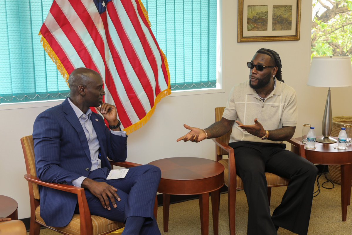 OneJoblessBoy's tweet photo. Burna Boy with Consul General Brandon Hudspeth at the U.S. Consulate in Lagos. https://t.co/FTmpOLMBmS