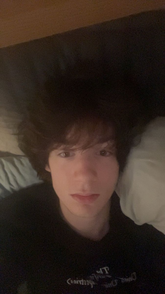 renrenren900k's tweet photo. 6ft 120lb of love and kindness😛 https://t.co/6DaVRaKvQo