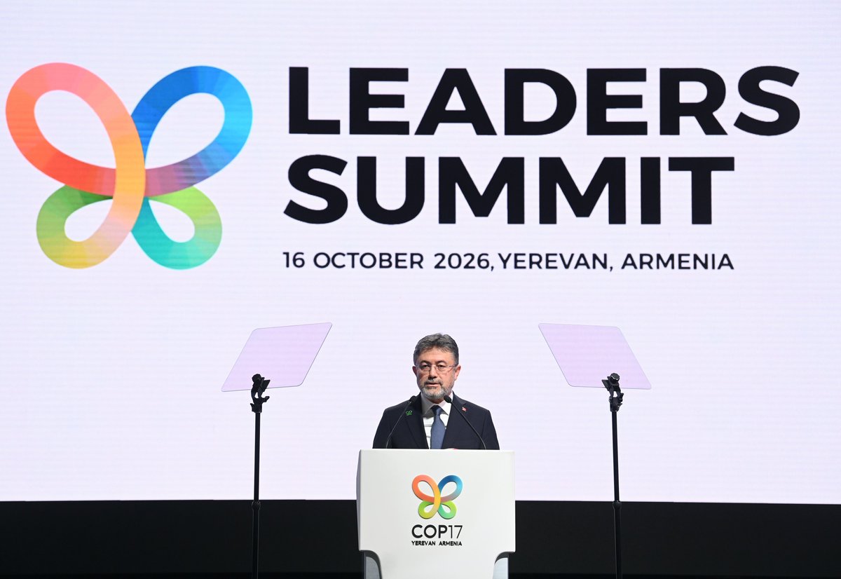 ibrahimyumakli's tweet photo. 🌍 Birleşmiş Milletler Biyolojik Çeşitlilik Sözleşmesi 17. Taraflar Konferansı’nda (COP 17) ülkemizi temsil ederek, biyolojik çeşitliliğin korunması ve sürdürülebilir kalkınma hedeflerimize dair ulusal vizyonumuzu paylaştık.

🌱 Doğanın korunmasını kalkınma politikalarımızın ayrılmaz bir parçası olarak görüyoruz. Bu anlayışla, zirve kapsamındaki “Siyasi Bir Zorunluluk: Barış, Güvenlik ve Kalkınma İçin Doğanın Korunması” başlıklı yuvarlak masa toplantısında; sürdürülebilir tarım, doğa temelli çözümler ve uluslararası dayanışmanın hayati önemini ele aldık.

💧 Türkiye olarak, biyolojik çeşitliliğimizi koruyarak küresel taahhütleri somut sonuçlara dönüştürmekte, daha yeşil ve dirençli bir geleceği ortak akılla inşa etmekte kararlıyız.

🤝 Erivan'dan Antalya’ya uzanan bu süreçte; gelecek ay ev sahipliği yapacağımız #COP31 Zirvesi'ne tüm paydaşlarımızı davet ediyor, ortak geleceğimiz için küresel iş birliğini ve dayanışmayı büyütmeye çağırıyoruz. 

📍 Ermenistan