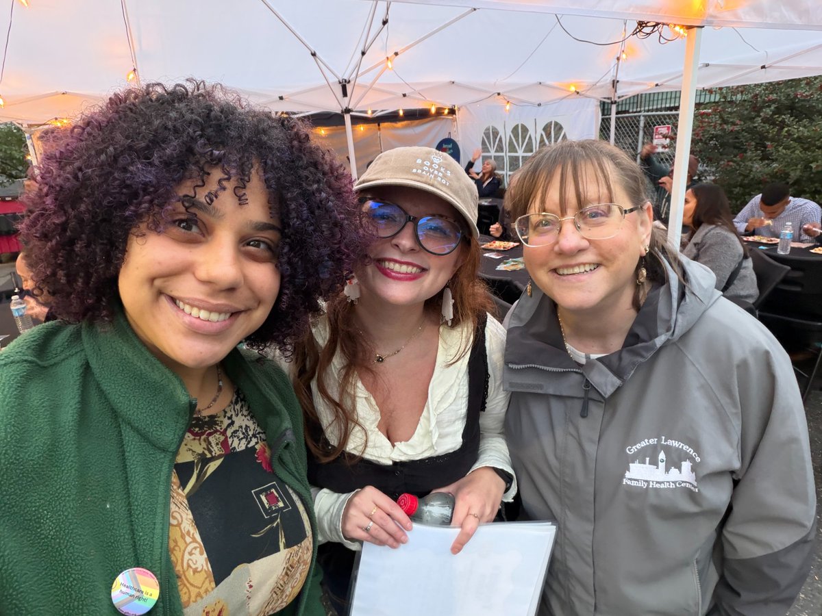 GLFHC's tweet photo. Earlier this week, Bread &amp; Roses Community Kitchen celebrated the generosity of all who helped make its updated food pantry and dining room possible. GLFHC is honored to be a partner and proud to support the work they do for our neighbors every day. 💙@breadandroses58 https://t.co/LgU895zncn