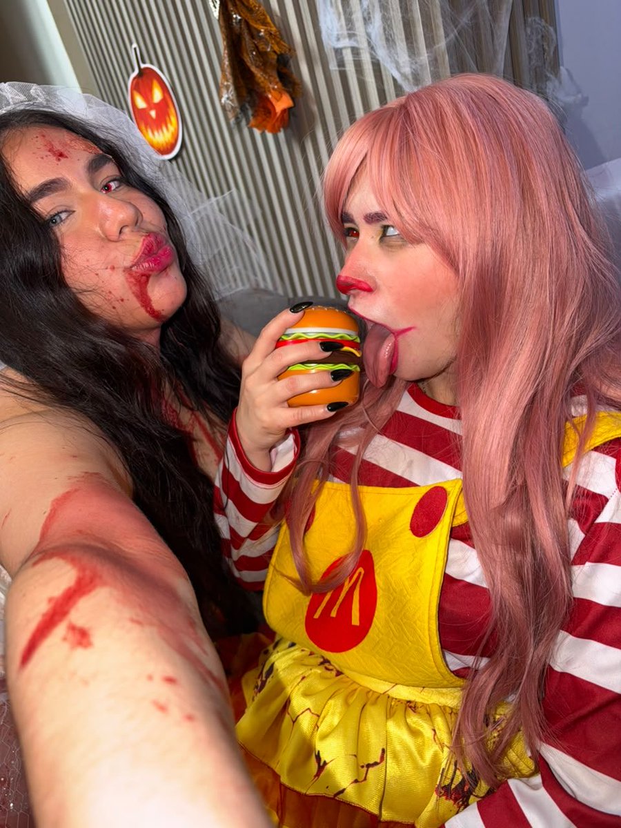 Borraloyya_'s tweet photo. 👰🏼🍔😈🎃 https://t.co/mTrqWWlXbL
