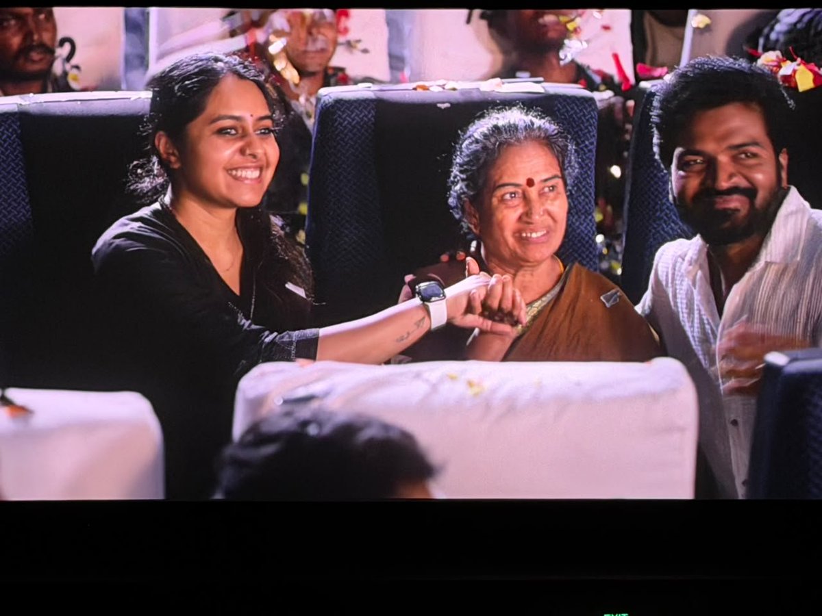 NishantOpinions's tweet photo. People Media Factory సినిమాల్లో ఎన్ని సక్సెస్ అయ్యాయి... ఎంత పేరు తెచ్చాయి అనేది తెలీదు గానీ...

#GarividiLakshmi అనే సినిమా కమర్షియల్ గా ఎటువెళ్తుంది అనేది పక్కన పెడితే... 

ఈ ఒక్క frame will give more Satisfaction &amp; Fulfillment to @vishwaprasadtg &amp; his daughter, Krithi Prasad https://t.co/SC669j4msw