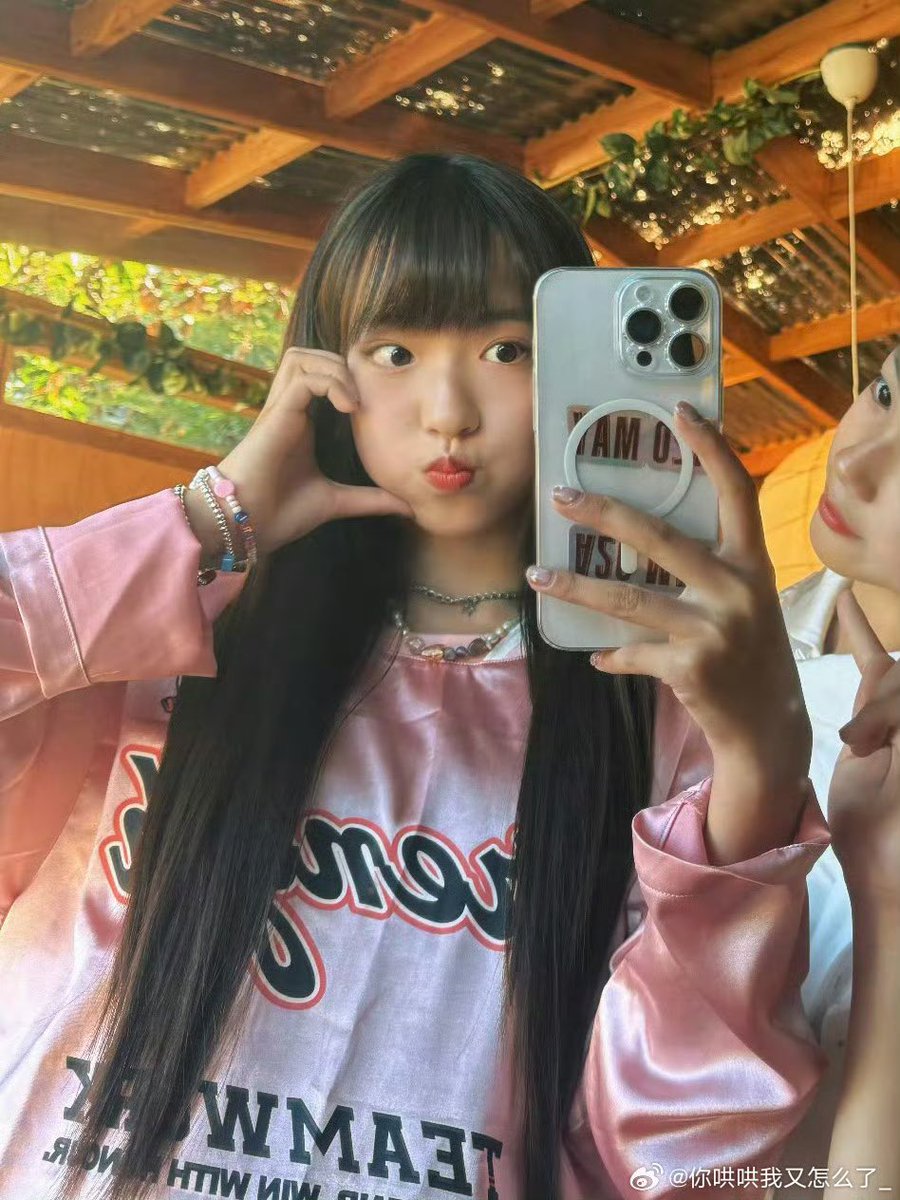 Jiezv6r's tweet photo. 거울셀카의 권위자 

#A2OLITE #XILI #시리 https://t.co/k3w1AVXFvq