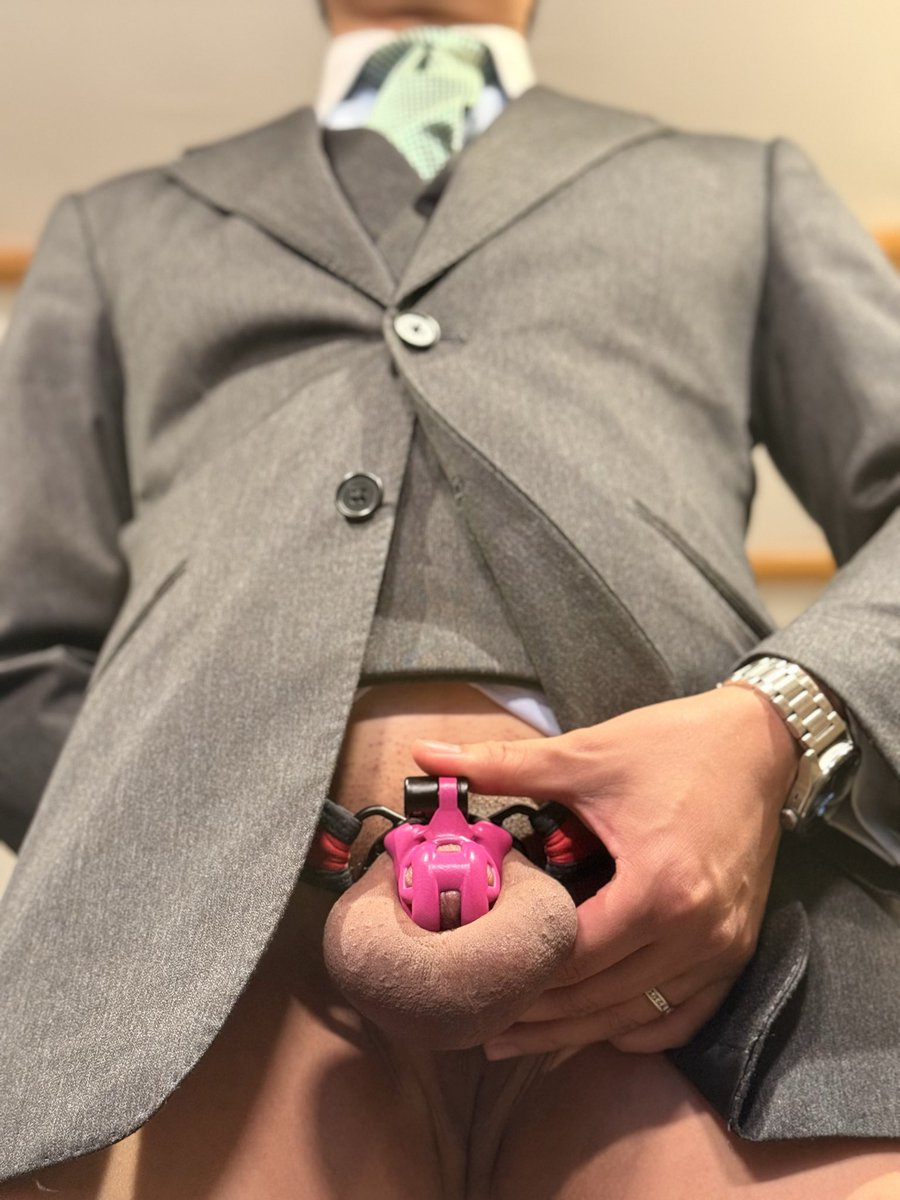 OnlyDapper's tweet photo. #Locktober Day 16 Spotlighting my brand new pink baby cobra narrow with size 0 XD strap ring sent form @KINK3Ddesigns (Thank You!!!)

@KINK3Ddesigns @GayChastityRTs #gaychastity #teamlocked #lockedandsuited #malechastity #lockedcock #cagecheck #suitfetish #gaysuit  #suitedmen https://t.co/V72yyoOsSo