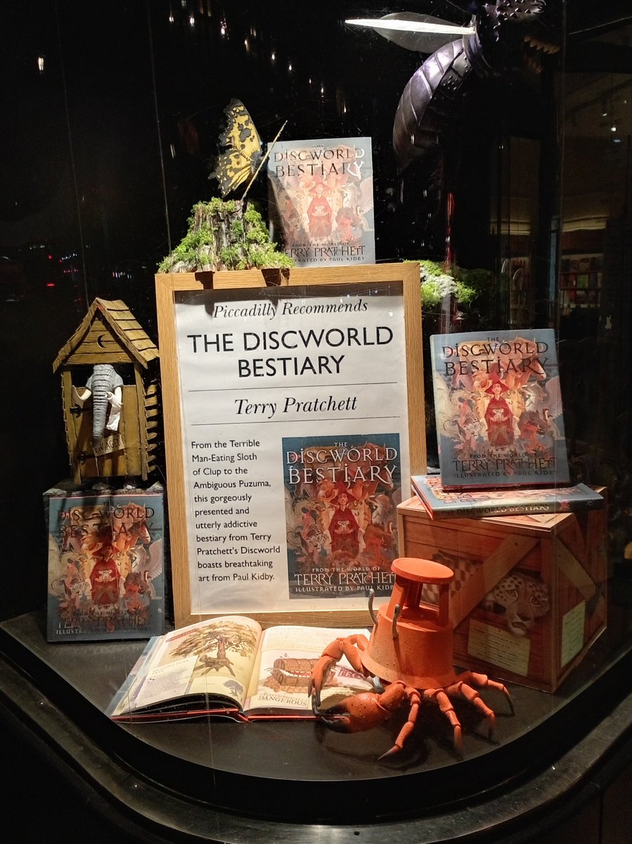 Baddie48ofARSE's tweet photo. #ARSE #TheDiscworldBestiaryBook
LOVELY EVENING
Caught up with some moots, saw Paul Kidby for the first time, saw Rob, saw Rhianna.
Had a lovely time.
Tired now, nearly home. https://t.co/3wRkqUyKKf