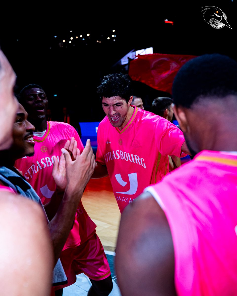sigstrasbourg's tweet photo. Bon week-end la SIGArmy ❤️

#gosig #strasbourg https://t.co/Q0JYJCPZtC