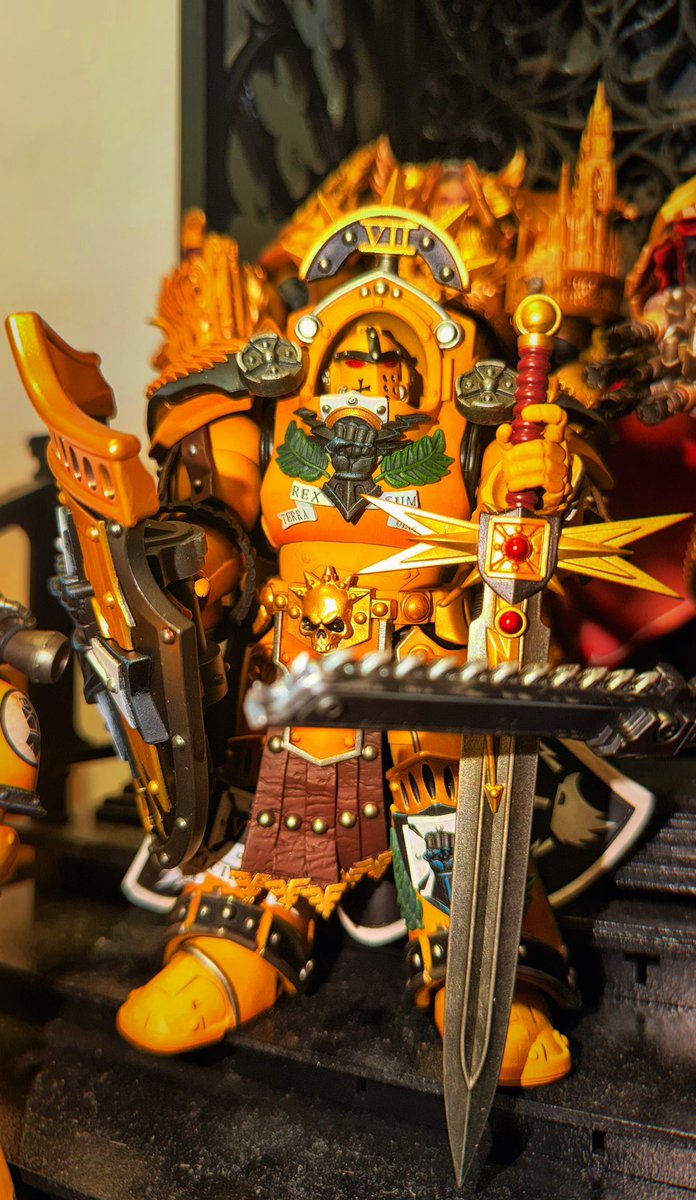 internet_cat366's tweet photo. Golden guy 
#warhammer40k #warhammercommunity #theimperialfists https://t.co/1MUfCf47bk