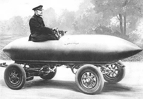 PeterDeKeyzer's tweet photo. @JelleD85 Dat zeiden ze ook toen in 1899 de Belgische Jamais Contente werd voorgesteld. Toen de snelste auto ter wereld. 

Haalde toen maar liefst honderd kilometer per uur. https://t.co/0BdeKpJd5m