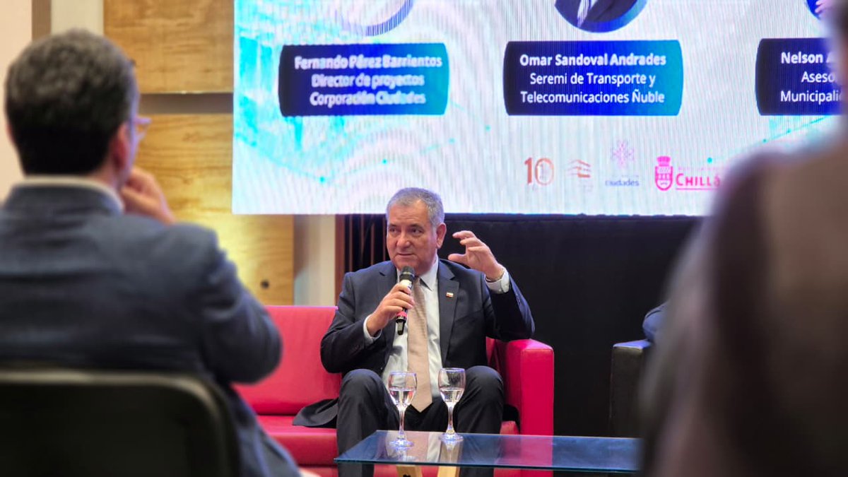 MTTNuble's tweet photo. 🗣️ Seminario “Ciudad Inteligente: Construyendo el territorio del futuro”, donde conversamos sobre ciudades inteligentes, gemelos digitales y cómo estas herramientas pueden contribuir en intervenciones futuras y optimizar la toma de decisiones en la planificación del territorio.🚀 https://t.co/Gg5bBHGjiB