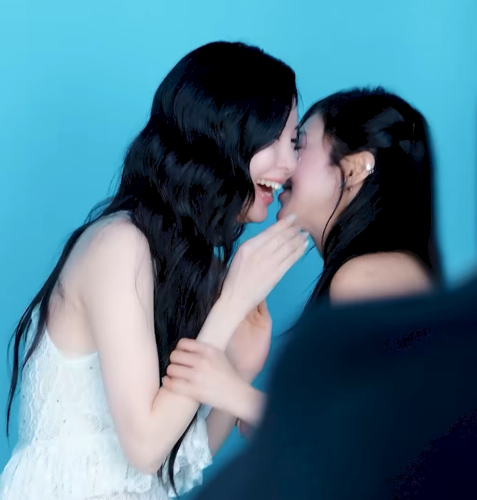__hyo_taeny's tweet photo. 현효 느끼실분 https://t.co/i75TYziJdb