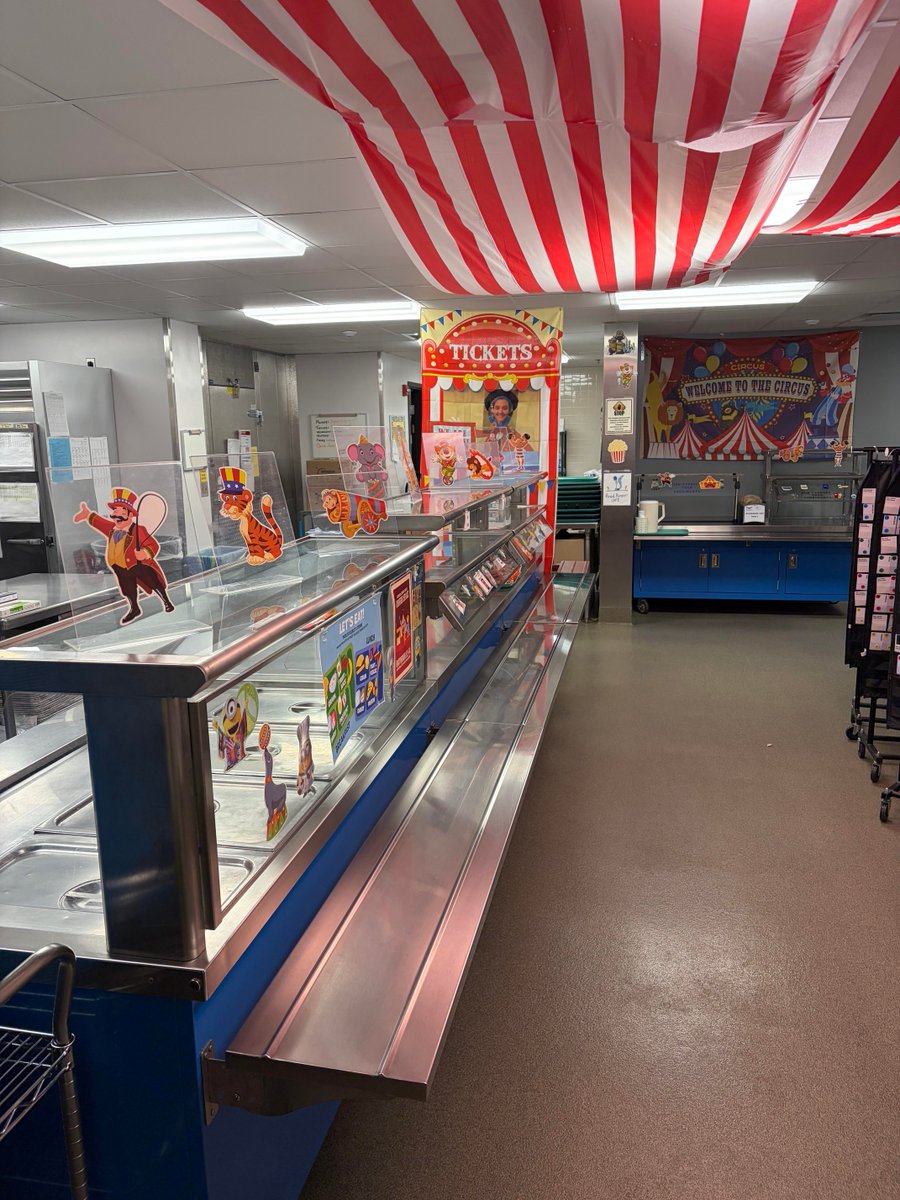 LPSMenus's tweet photo. Randolph Elementary's food service team are the ringmasters of the lunchroom, serving up delicious meals and making sure every student gets a front-row seat to a fantastic school lunch experience!
#StepRightUp
#NSLW26
#InsidetheFoodzone https://t.co/ktkyctFRfr