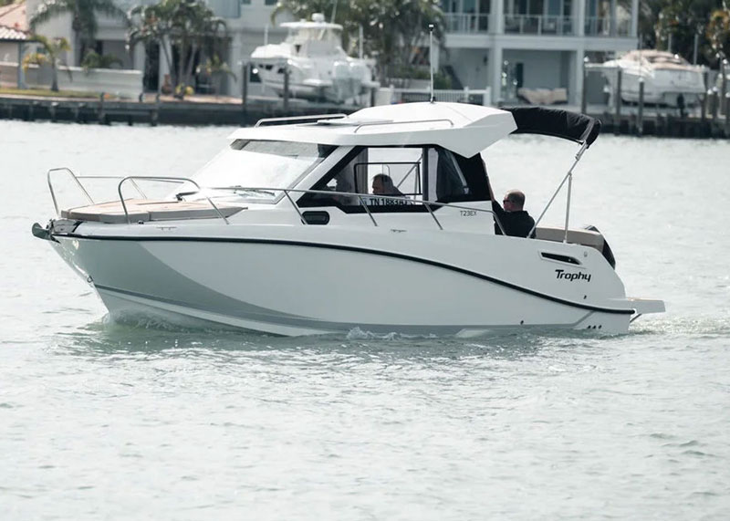 FishTalkMag's tweet photo. The Bayliner T23 Explorer provides the comfort and protection of a full cabin.

https://t.co/PSmGJQyVJo https://t.co/ncXDSODYhX