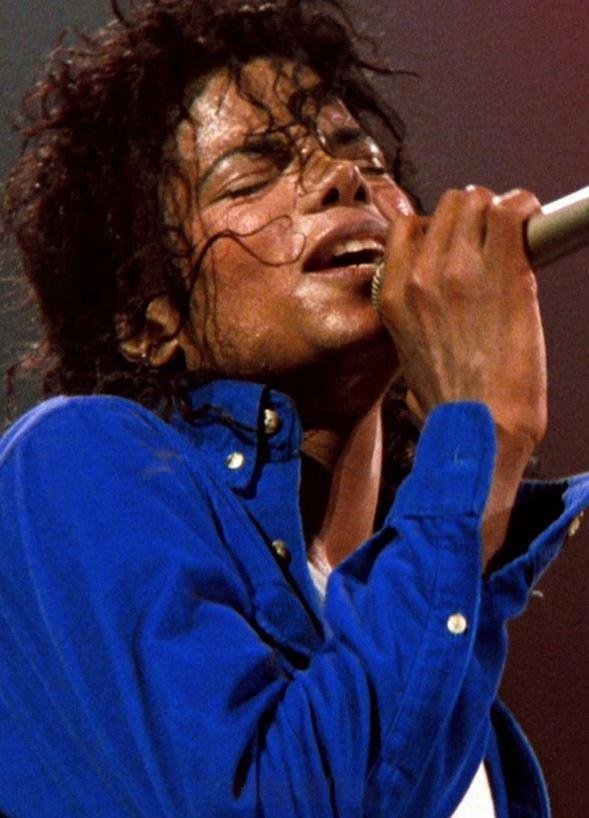 bluemoones45's tweet photo. My Baby looked gorgeous even sweaty on stage 😍❤️ I LOVE you more My Sweet Ángel😍♥️ https://t.co/KU8eJaIbcC
