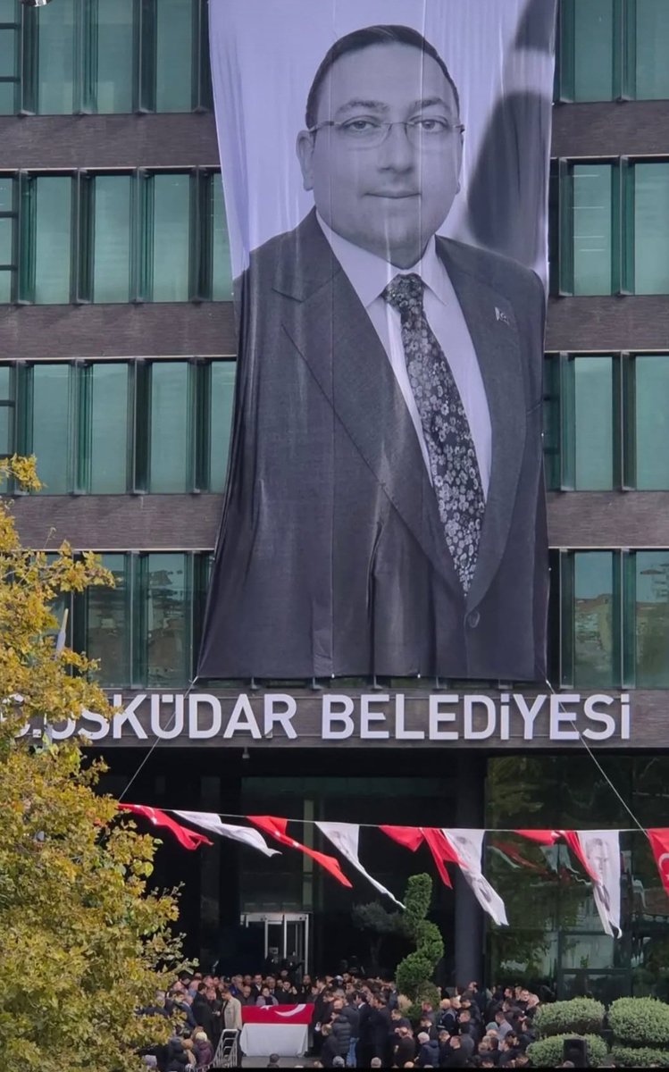 hayelkencitr's tweet photo. RABBİM SANA GANİ GANİ RAHMET EYLESİN ZİYA KARDEŞİM BENİM...

Geçenlerde merhum Ziya kardeşime telefon edip 12. ödül gecesini Bağlarbaşı Kültür ve Kongre Merkezinde yapalim mı demiştim.
Ölümünden önceki akşam ödül gecesinin tarihini sordu bana. 
Bir gün sonra kardeşim emaneti sahibine teslim etti. 
İnşallah gecede adını yad edeceğiz.
Allah rahmet eylesin, mekanı Cennet olsun. 
#DündarZiyaGültekin