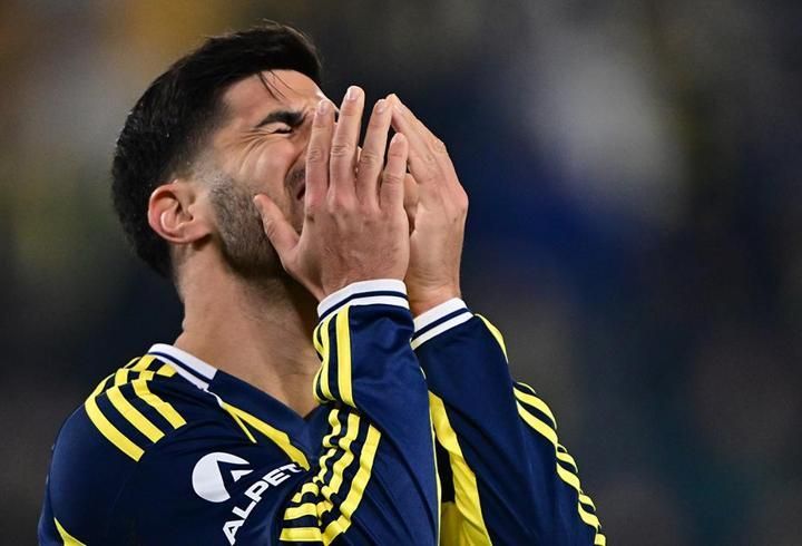 StopHolderr's tweet photo. 🚨 Fenerbahçe’de Marco Asensio şoku
  
📌 Fenerbahçe’nin yıldızı Marco Asensio’dan Alanyaspor maçı öncesi moral bozan haber geldi. https://t.co/KF19KrR1wo