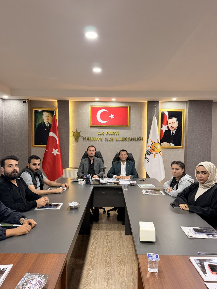 MDOGANSALAR_TR's tweet photo. AK Gençlik Haliliye olarak, İlçe Koordinatörümüz Mehmet Emin Aluç’un katılımıyla haftalık Yönetim Kurulu Toplantımızı gerçekleştirdik.

Sözümüz net, hedefimiz büyük, sorumluluğumuz güçlü! Haliliye’de gençliğin sesi olmaya, yarınlara iz bırakmaya devam edeceğiz. 

@RTErdogan @avyusufibis @osmannazlier  @bybekirbozdag @ibrahimeyyupogl 
@milhamigunbegi @fatihseyrekk
@furkankucukk_ @mbagmanci63 
@fatmaocak0663 @AKGenclikGM @akgenchaliliyee

#akgençlik #akparti #gençlikkolları #akgençlikşanlıurfa #receptayyiperdoğan #lider #gençlik
#şanlıurfa #durmakyokyoladevam