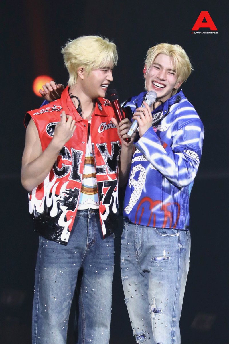 around_ent's tweet photo. “เจมีไนน์ นรวิชญ์” แขกรับเชิญคนพิเศษของ “โฟร์ท ณัฐวรรธน์” ในงาน “OH MY FOURTH CONCERT”

LETS SHOUT OH MY FOURTH
#FourthConcertD1 
#GeminiFourth #เจมีไนน์โฟร์ท
#Gemini_NT #เจมีไนน์ 
#Fourthnattawat #โฟร์ทณัฐวรรธน์
#FourthConcert https://t.co/VBeitoLTfC