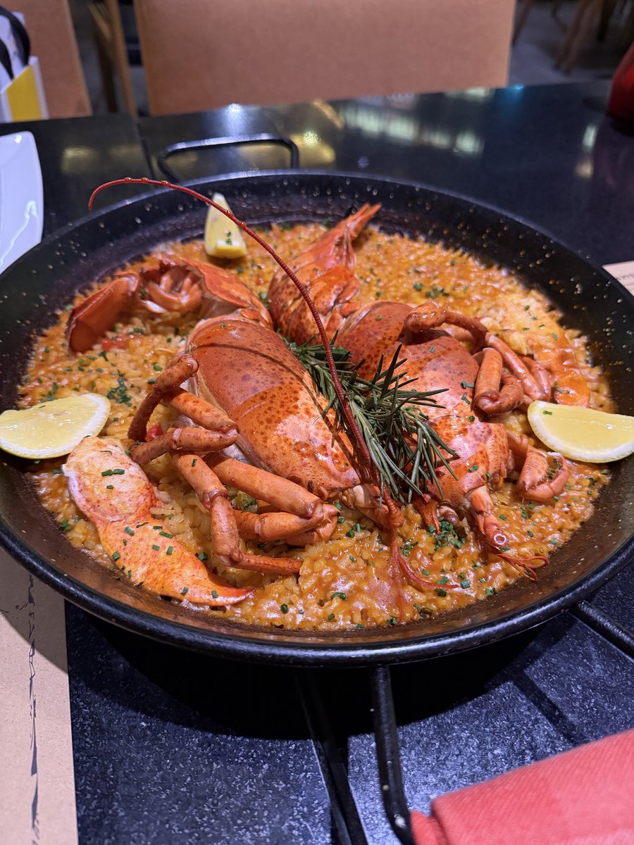 truc_ak_'s tweet photo. At Salero at Kempinski Hotel Mall of the Emirates, I usually order the same dishes every time. Their lobster paella is delicious! 
イカスミのパエリア、Paella Negraはテイクアウトした。

#Salero #KempinskiHotel #Paella #LobsterPaella #PaellaNegra #SpanishCuisine #スペイン料理 https://t.co/I5mjUwJJxD