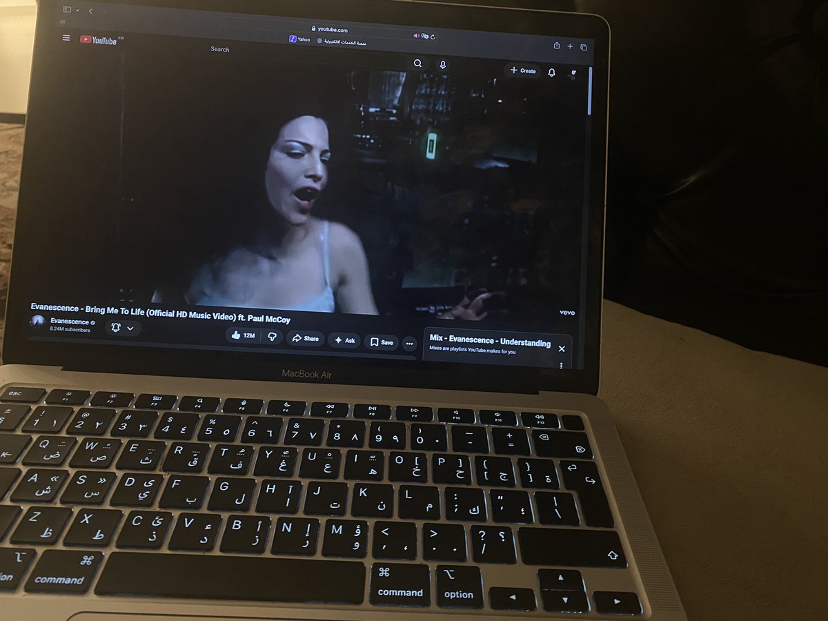 Bayonetta156681's tweet photo. I FUCKING love evanescence and all of the songs and I will die with this opinion #evanescence #amylee #rock #music https://t.co/XRjhCEu8Io