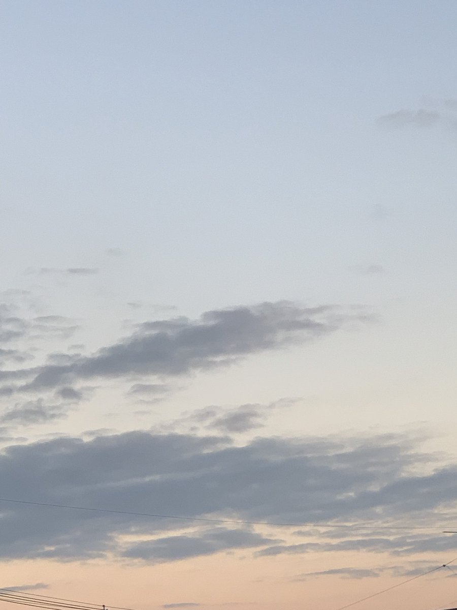 esutoarusein1's tweet photo. #おはようVライバー 🌌🐉

おはよう、僕の物語の目撃者たち。

夜が明ければ、新しい物語が始まる。

君が今日出会うのは、
幸せな物語かな？
それとも、予想外の物語かな？

どんな一日になるのか、
僕にも聞かせてほしいな📖✨

今日も君に、星の導きがありますように。 https://t.co/W3NI3v4g8m