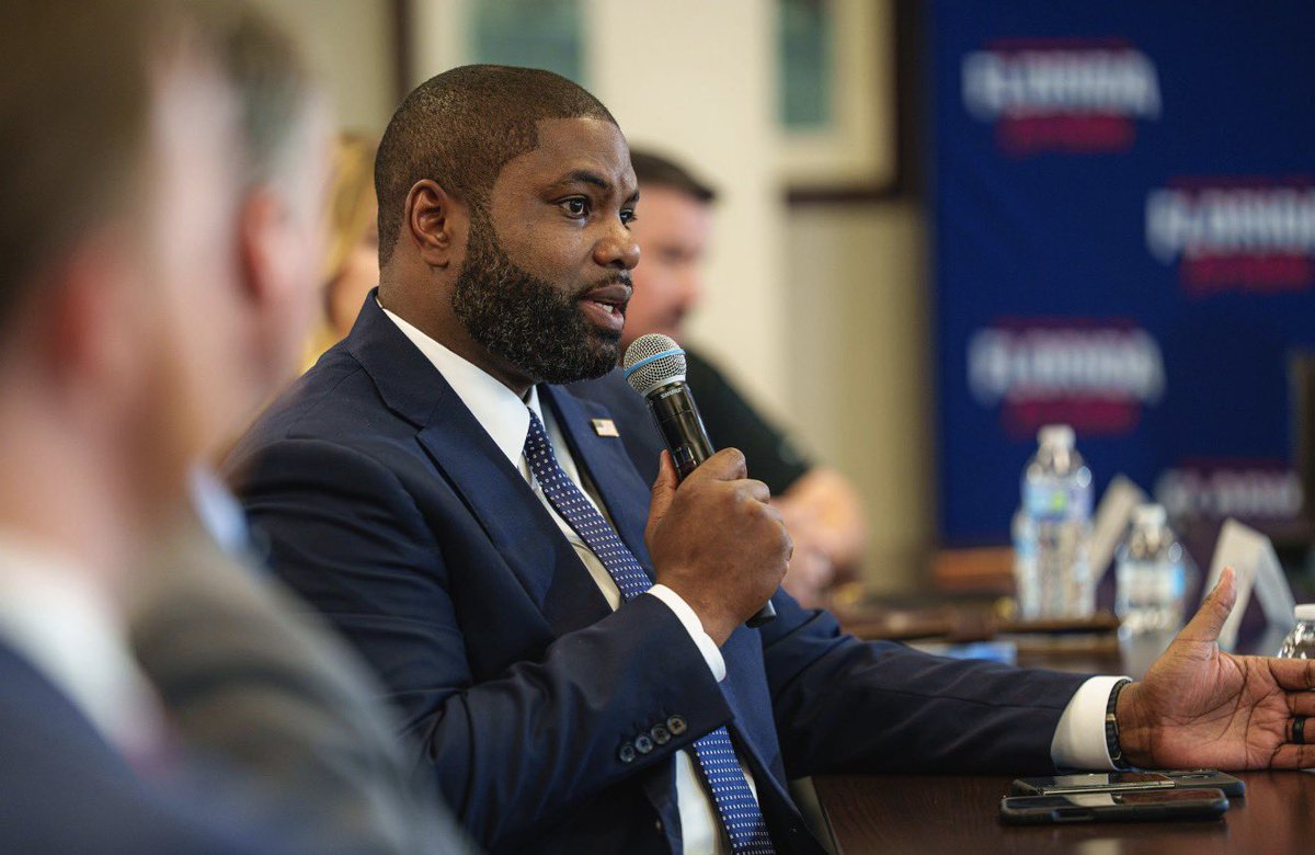 ByronDonalds's tweet photo. A strong home. A manageable insurance bill. A little breathing room at the end of the month. That’s what we’re fighting for.

At @JAXChamber, I heard directly from community leaders about insurance costs, rebuilding after the storm, and strengthening homes before the next one. Thank you for a thoughtful conversation about bringing down costs and helping Northeast Florida families get ahead.