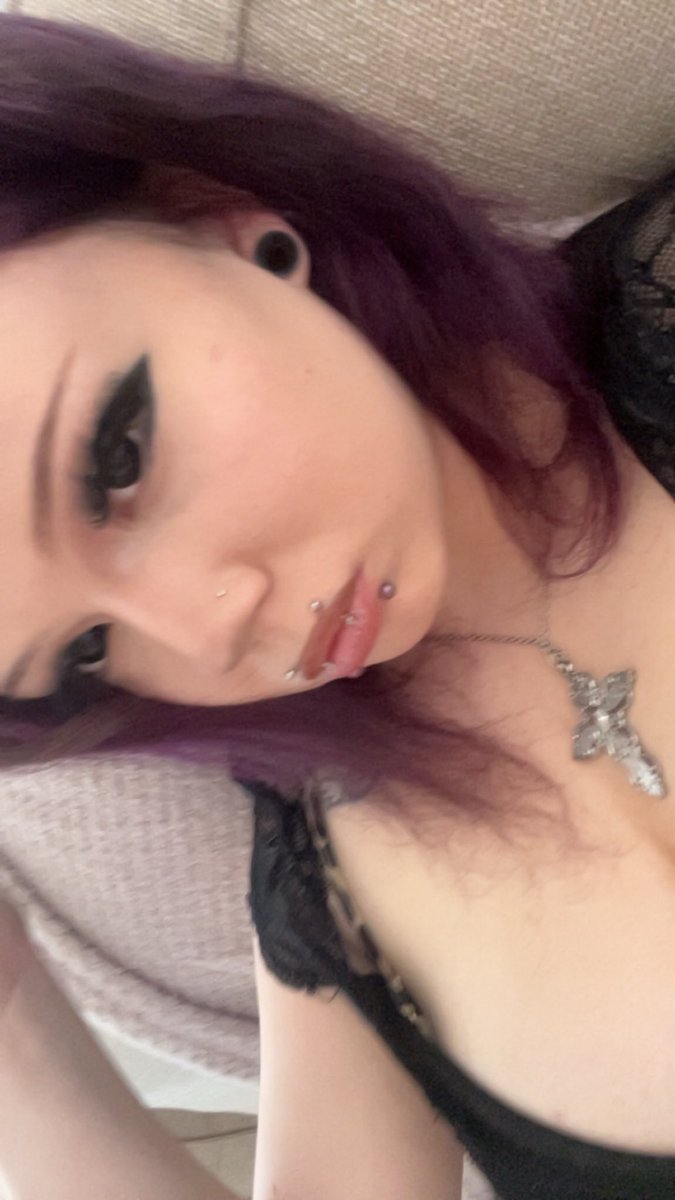 bunnygirrlxx's tweet photo. my introo
Old acc got banned

•18
•bunny/cat girl
•soft n hard kinks
•sub n dom
•mix of nsfw n random diary posts
#nsfw #moothunt〃・ #moot #moots https://t.co/I8NT9Dw2f7