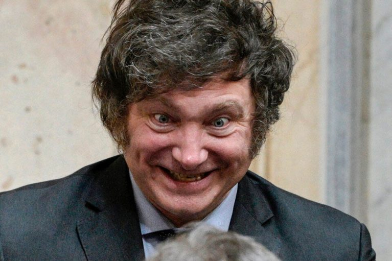 Ali_Ramos_Hakam's tweet photo. 🇦🇷 🇵🇪 Milei tem 38% de aprovação, Keiko Fujimori míseros 28%. Na Guerra Fria, ser "aliado" dos EUA significava receber fluxo massivo de capitais e auxílio industrial. Já no séc. XXI ter sua indústria vampirizada. Essa "onda" ultraliberal vai passar e dar espaço ao nacionalismo. https://t.co/SGHWeJBWmS