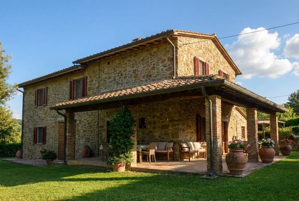 italianhouses's tweet photo. 🏡🌿Elegant farmhouse in Bucine
🛏️3 bedrooms + independent apartment
🏊Private pool
🌳Garden on 3 sides
🎨Former atelier + cellars
☀️Solar panels
💶€690,000
❓Your Tuscan retreat?
https://t.co/4OrkKU1y3s
#PropertyItaly #Tuscany #Arezzo #Bucine https://t.co/38TU2VcIJc