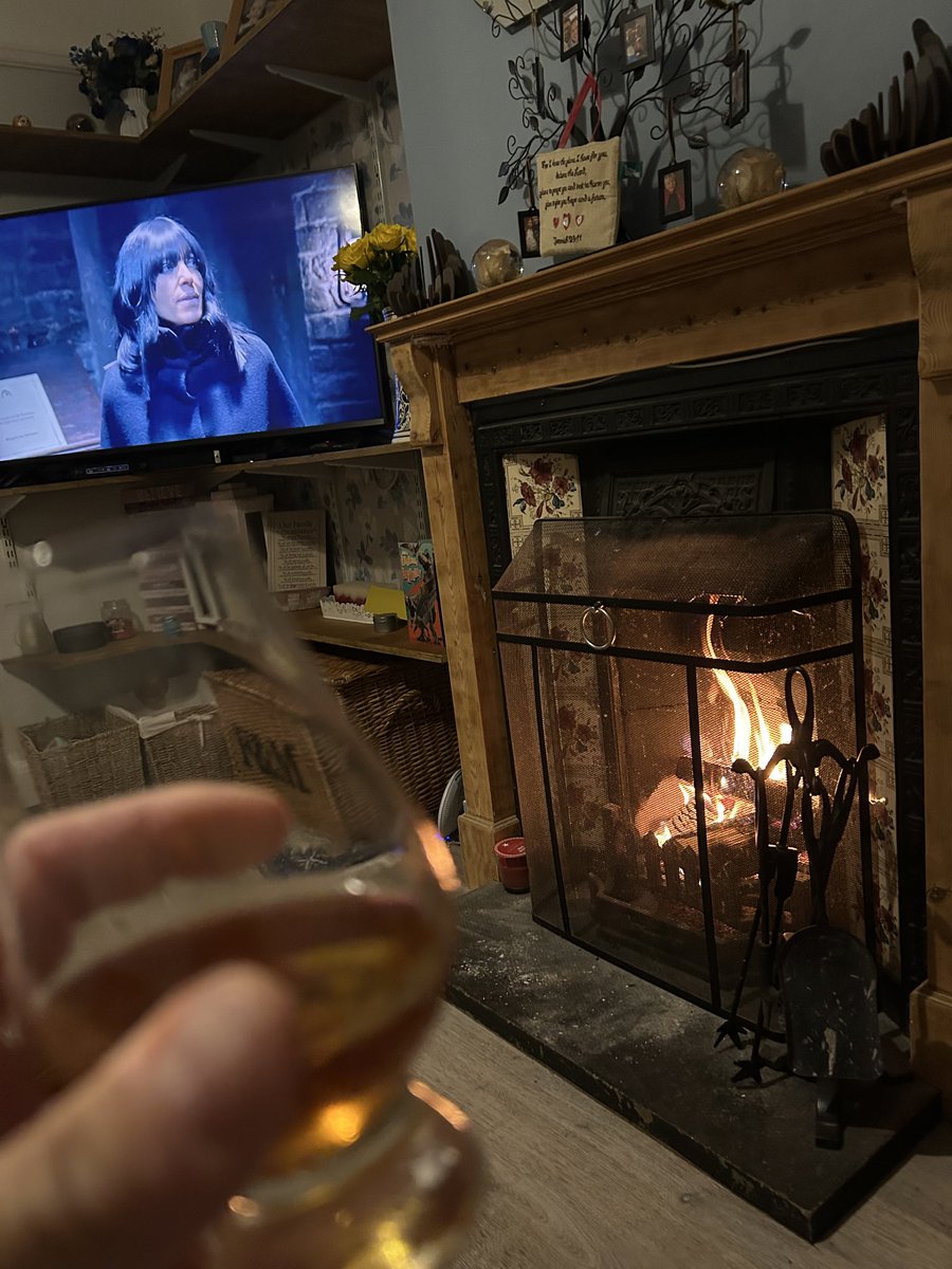 TimDiaper's tweet photo. First fire of the season. Celebrity Traitors. Single malt. Pretty decent Friday evening. https://t.co/bkowluFkgS