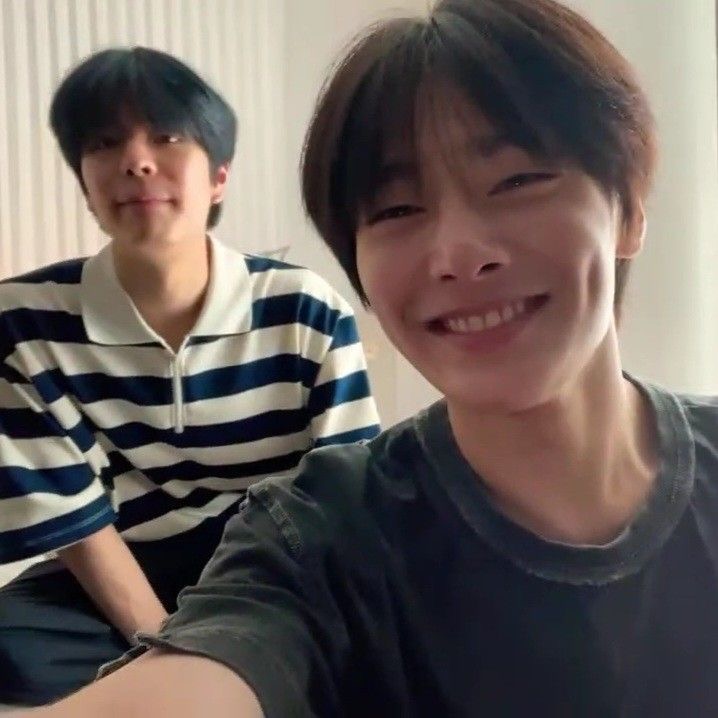 whimsykittygirl's tweet photo. the most gorgeous maknaes in all of maknae land https://t.co/RkBjax6ISK