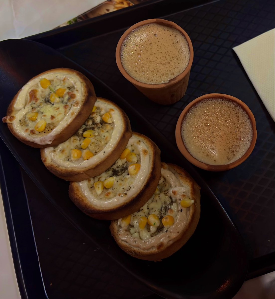 RangrezY's tweet photo. Current Obsession
#kulhadchai #garlicbread https://t.co/iWjgSiLdtx