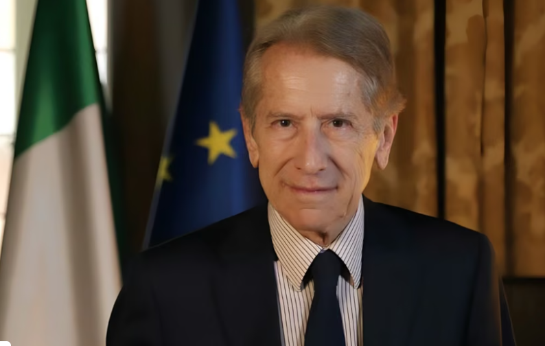 bhnazshaker's tweet photo. 🇮🇹 سناتور جولیو ترتزی:

📉 ایران رکورددار اعدام جهان
سال گذشته بیش از ۱۰۰۰ نفر

🌍 بزرگ‌ترین حامی تروریسم
تهدید هرمز + تأمین حوثی‌ها

⏳ ۴۰ سال هشدار مقاومت نادیده گرفته شد
مماشات = فاجعه امروز

🔥 زمان به‌رسمیت‌شناختن شورای ملی مقاومت

#FreeIran https://t.co/Y3GYt1A0jL