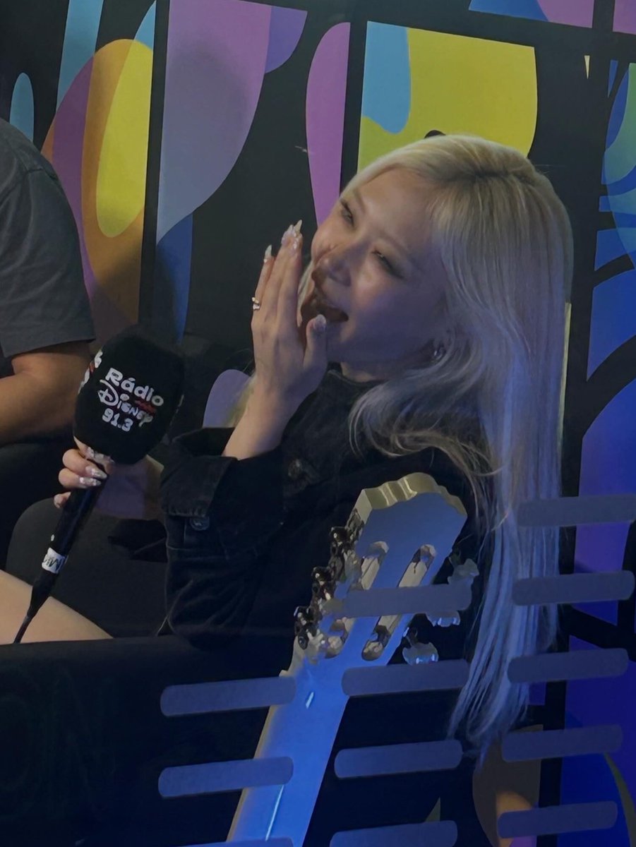 HeyoonDaily's tweet photo. Princesa! HEYOON durante entrevista com a @RadioDisneyBRA 💙

📸. julliarcs

#HEYOON #SeriouslyOnTour #HEYLOS #HeyoonJeong https://t.co/OIGlmv7yBv