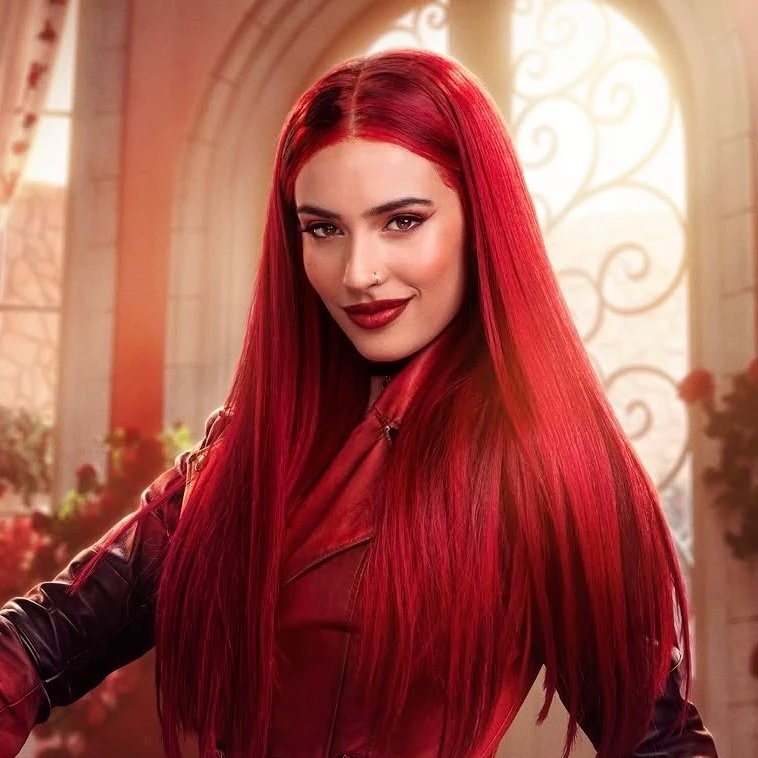 InfoDisneyHulu's tweet photo. Insiders afirmam que Kylie Cantrall não retornará como Red na sequencia de Descendentes: Wicked Wonderland.

É possível que Chloe (Malia Baker) e Pink (Liamani) sejam as novas protagonistas.

Um recast para Red ainda não foi descartado.