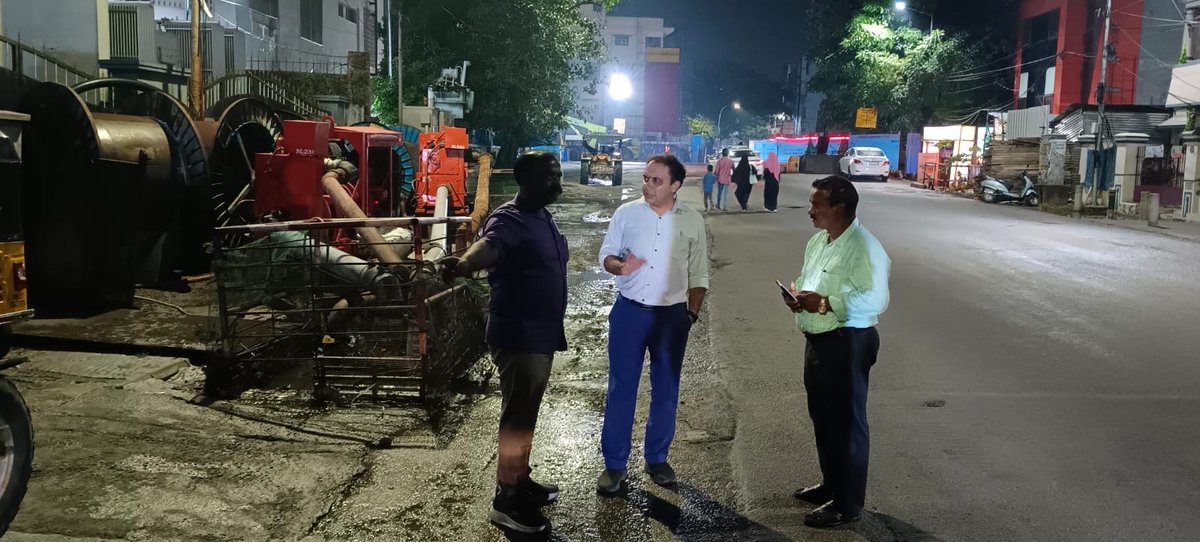 omjasvinMD's tweet photo. North East Monsoon: IAS officers in Chennai posted on late-night duty to oversee there’s no inundation due to overnight rains and if the motors are functioning.  

Instructions given to ensure there’s no minor stagnation anywhere the next day morning. https://t.co/WehzCEheYQ