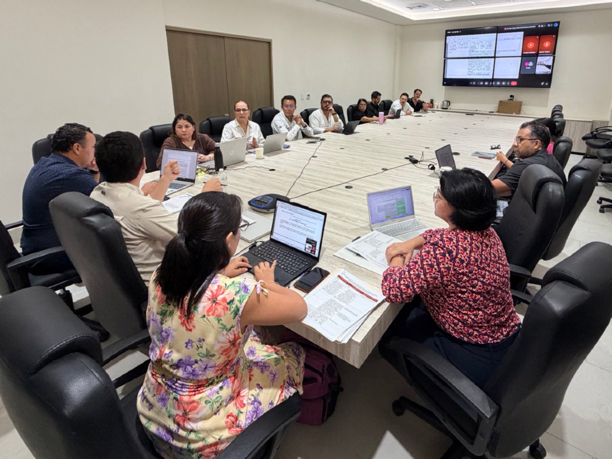 SedeturQROO's tweet photo. 📌 En la 7.ª Mesa de Trabajo avanzamos en la actualización del marco normativo turístico de #QuintanaRoo, con propuestas para mejorar el ordenamiento territorial y responder a las necesidades del sector.
#SEDETUR #TurismoSostenible https://t.co/EKwgWyfLd9
