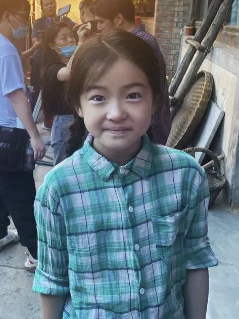 1ifxx1's tweet photo. 아기 원래 눈썹 하나씩 치켜드는 버릇 있었어?ㅋㅋㅋㅋ 예전 사진 보니까 눈썹이 여전히 한쪽은 높고 한쪽은 낮네!!🤨🥴 https://t.co/k0kDbkDD97