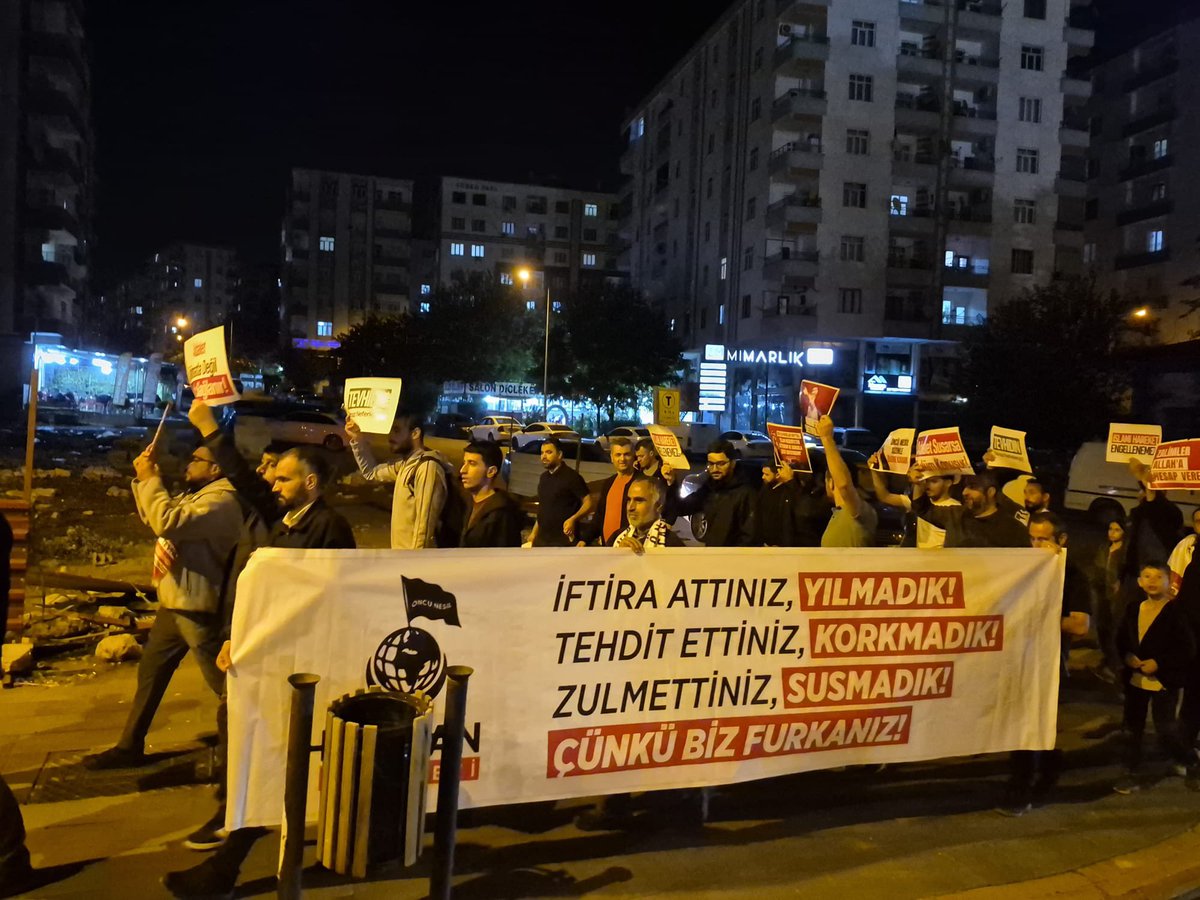 matak21's tweet photo. Diyarbakır emniyeti 3.5 saat bekletmesinin ardından Hocamız ve kardeşlerimiz için yürüyüşümüzü gerçekleştirdik. Direne direne kazanacağız. Allah'ın izniyle https://t.co/tBTmXJVoAH
