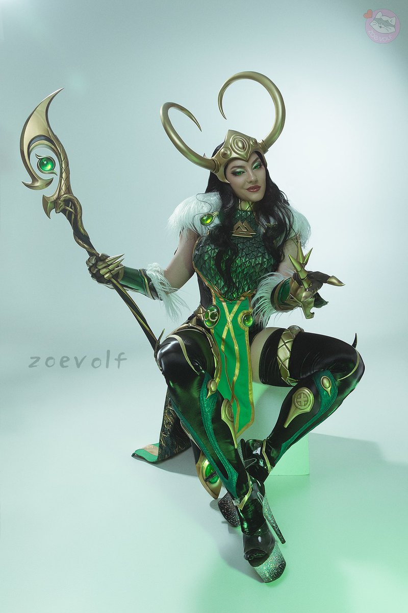 ZoeVolf's tweet photo. Come closer and kneel before the goddess Loki! 🔥

Lady Loki cosplay by me 💚 https://t.co/JUsmKe32UD