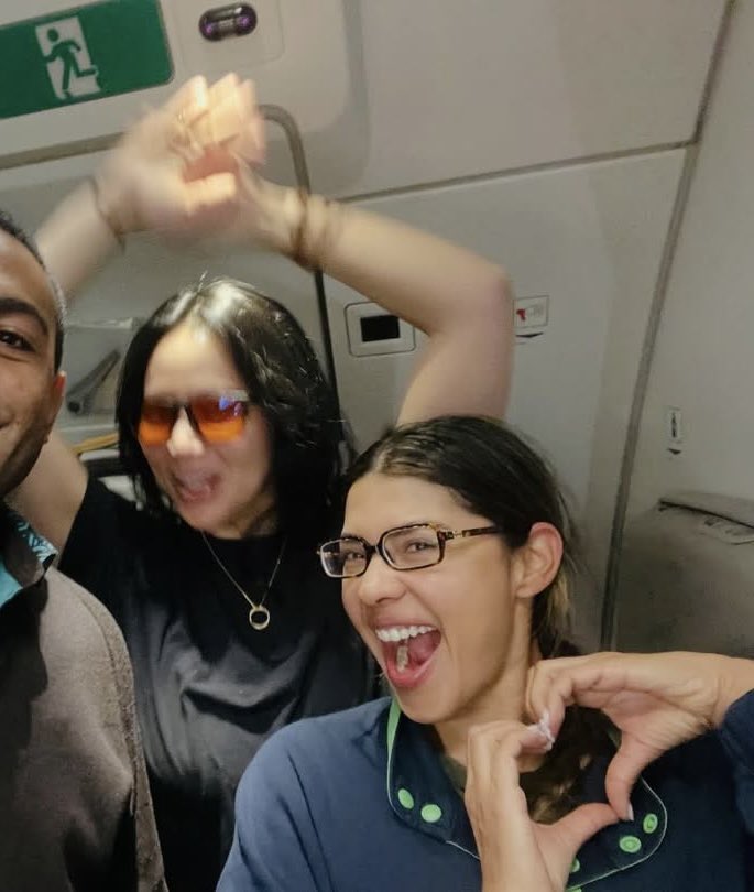MelissaOneilBra's tweet photo. 🔎 | Melissa ONeil encontrada em algum lugar a muitas milhas de altitude entre LA>FIJI>NZ em abril 

Créditos: felps_95 (e Juli que achou 😂) https://t.co/OSaYyWA85Q