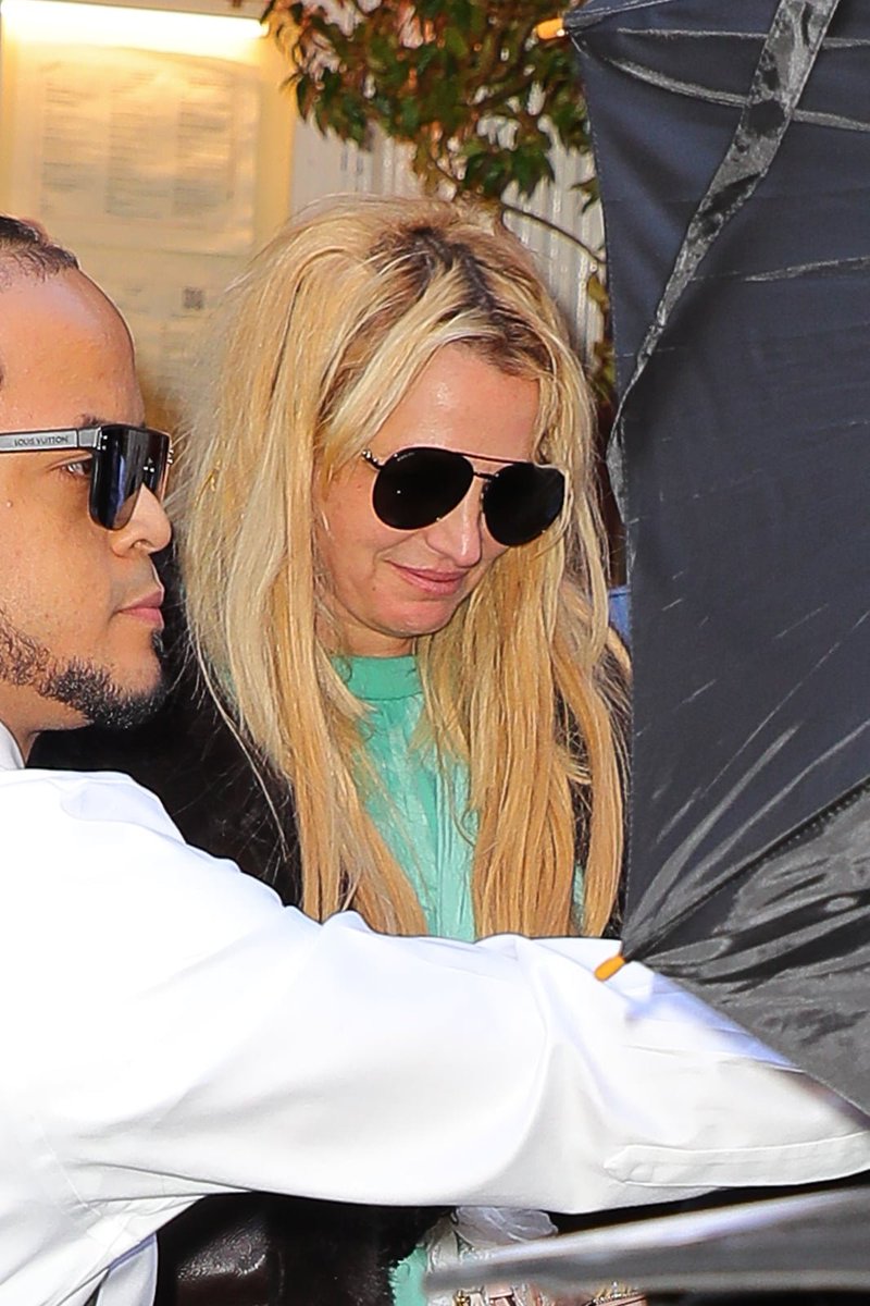 Oops43707851's tweet photo. Skinny ✅️
Nails done ✅️
Paparazzi pic ✅️
Young face card ✅️
Classy 2020s look ✅️

Britney is rising again https://t.co/5ny4g2as48