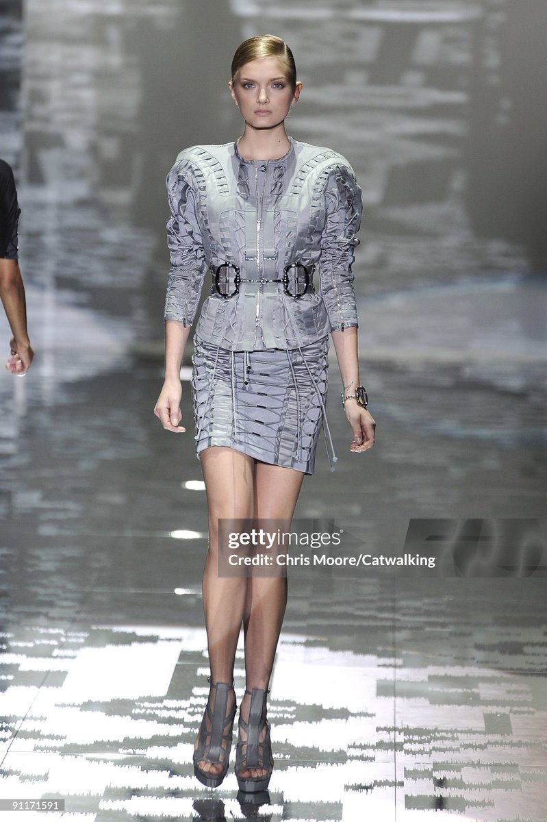 nae__paris's tweet photo. Gucci S/S 2010 by Frida Giannini https://t.co/e9rOauUJIy